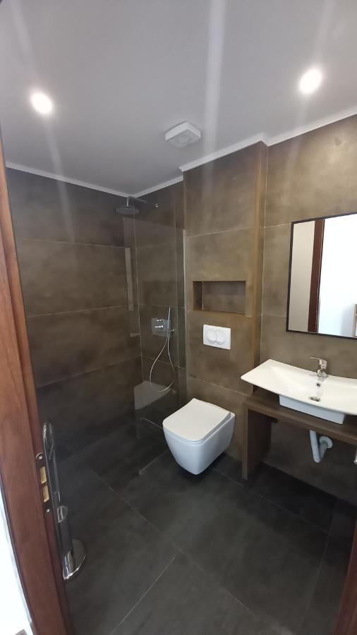 Vladimir Estate Hotel Gjirokastër Exteriör bild