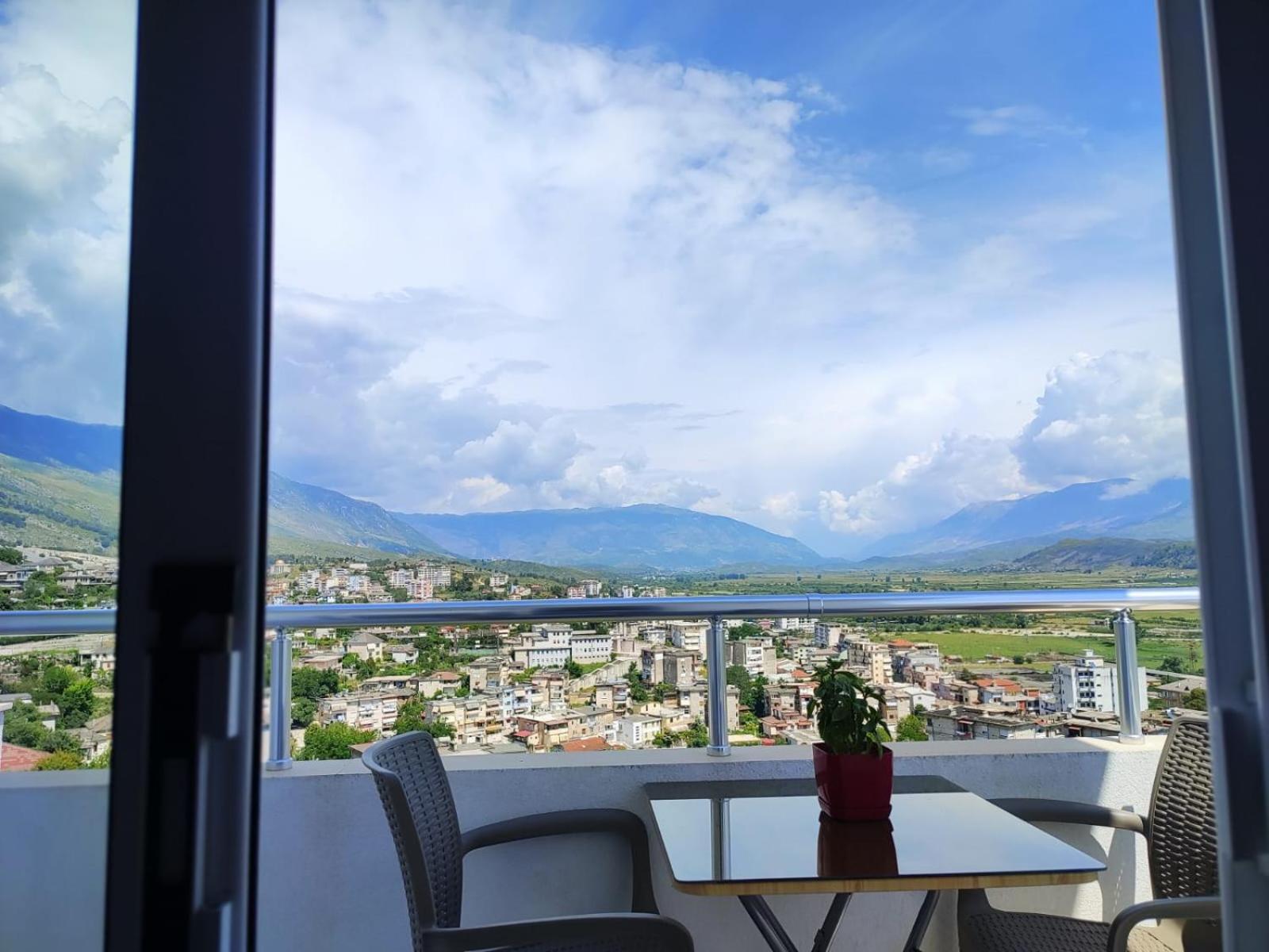 Vladimir Estate Hotel Gjirokastër Exteriör bild