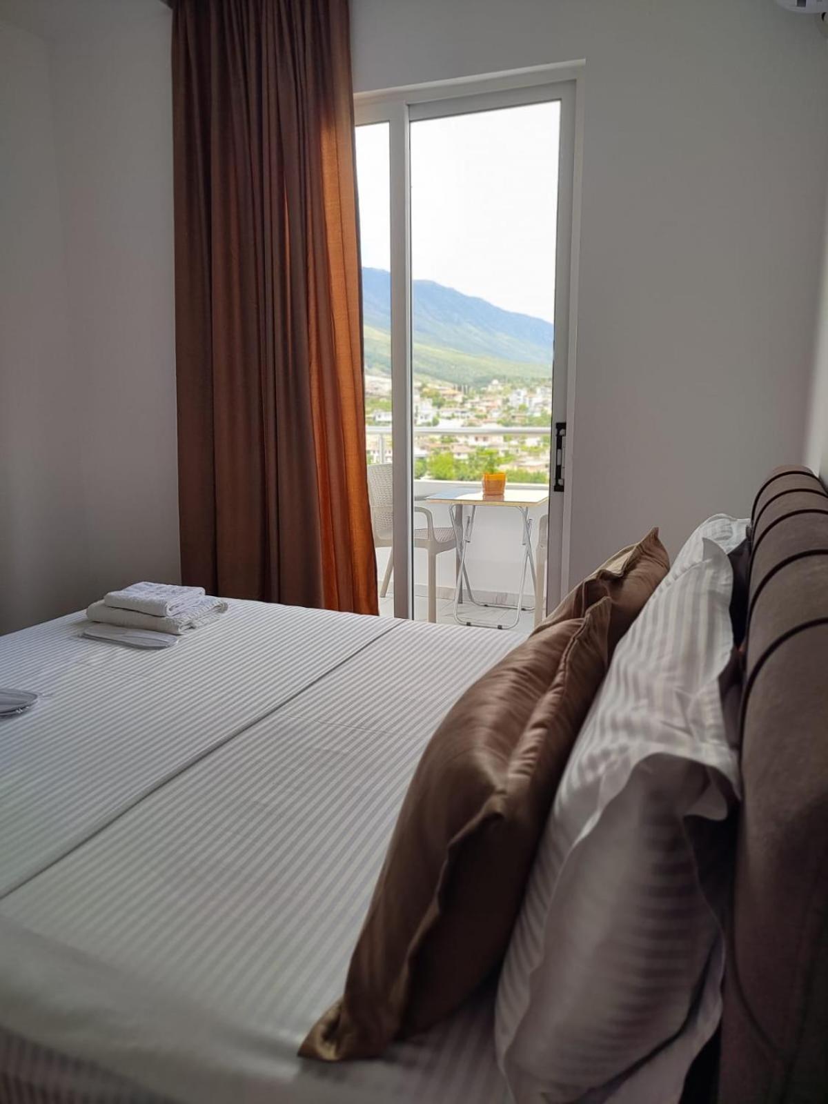 Vladimir Estate Hotel Gjirokastër Exteriör bild