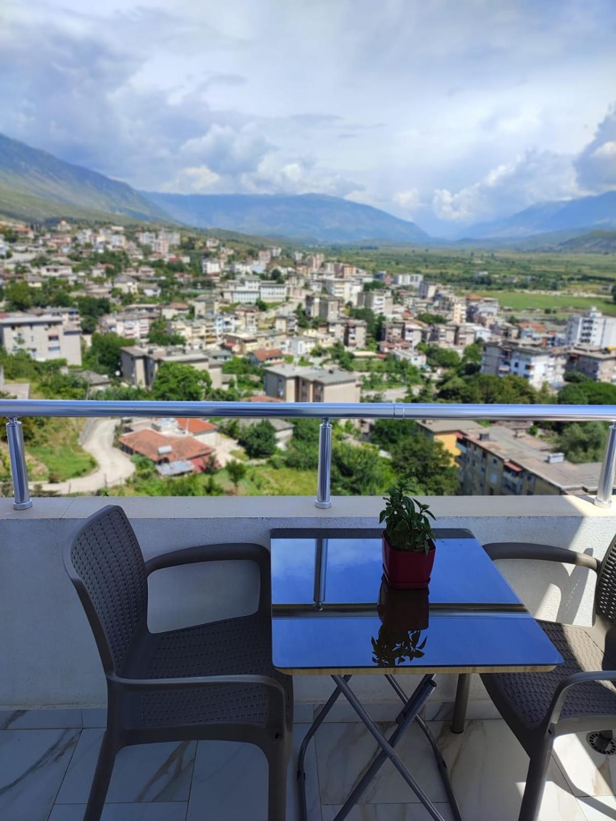 Vladimir Estate Hotel Gjirokastër Exteriör bild