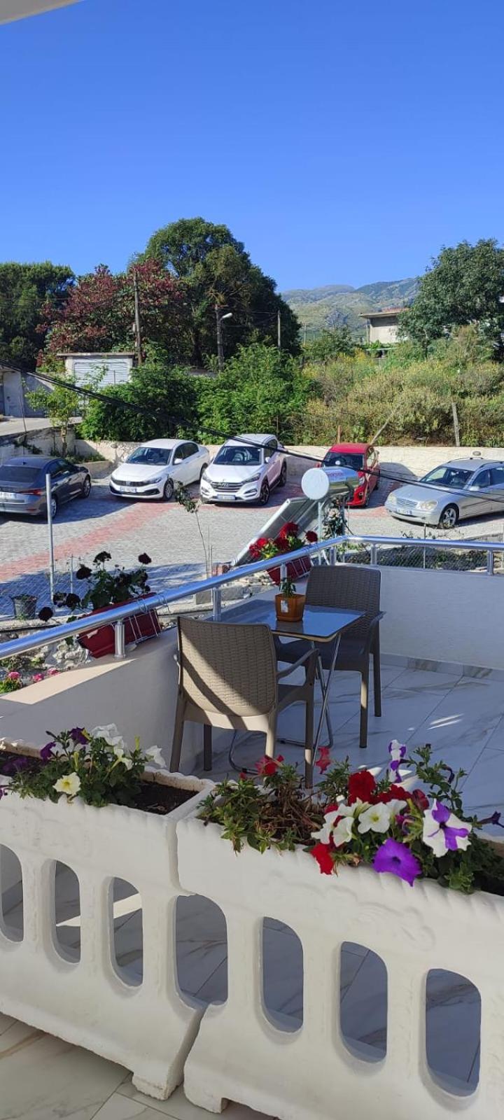 Vladimir Estate Hotel Gjirokastër Exteriör bild